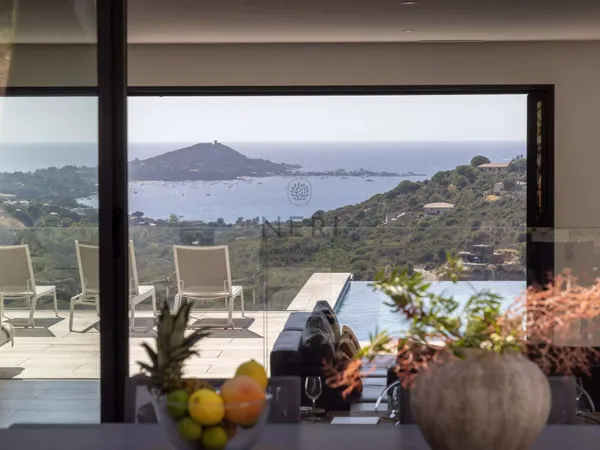 Villa 6 pièces 270 m²