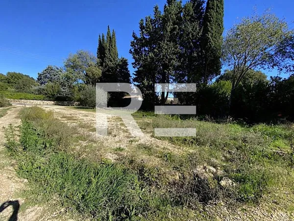Terrain à bâtir viabilisé - 448m2 - à Arpaillargues