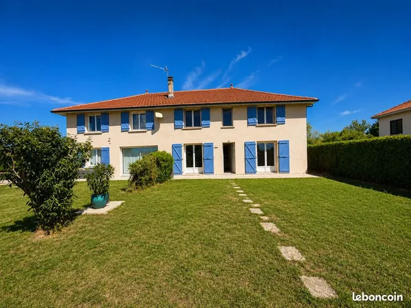 Maison familiale - beaux volumes, grand terrain et fort potentiel