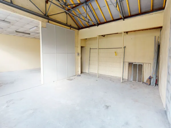 NEUILLY- PLAISANCE, Entrepôt de stockage de 109 m2