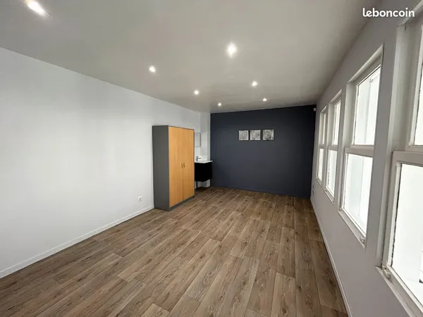 Cabinet médical / paramédical 19 m² - Feignies - Parking - PMR