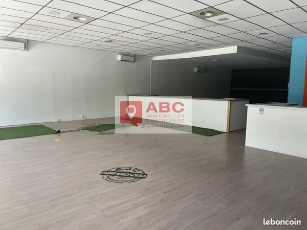 LOCAL COMMERCIAL 210 m² LATTES