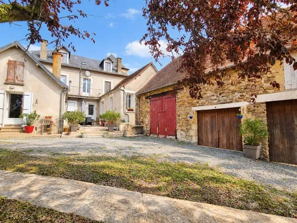 Maison 10 pièces 260 m²