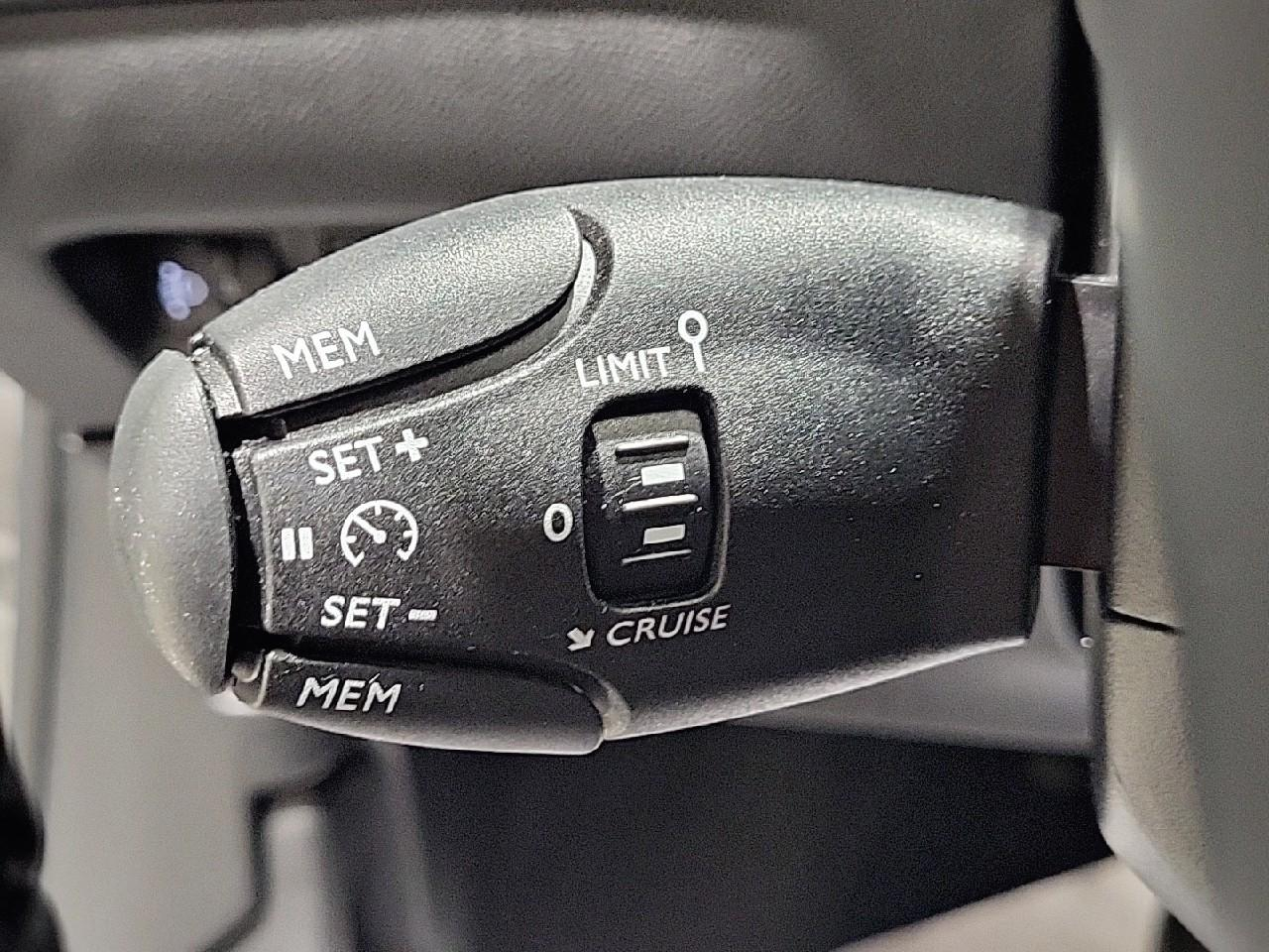 Peugeot 2008 electrique 156 ch 54 kwh allure — photo 22