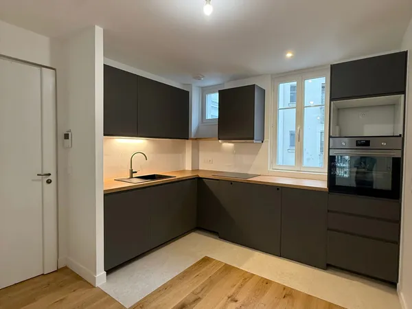 Loue appartement entièrement rénové avec clim réversible Paris 15ème Convention