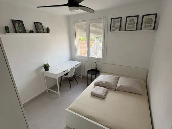 Chambre meublée - Centre de Nîmes - 390 CC