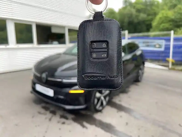 Renault Megane e-tech ev60 220 ch super charge — photo 15