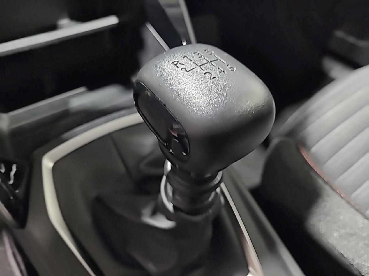 Peugeot 2008 puretech 100 s&s bvm6 active — photo 19