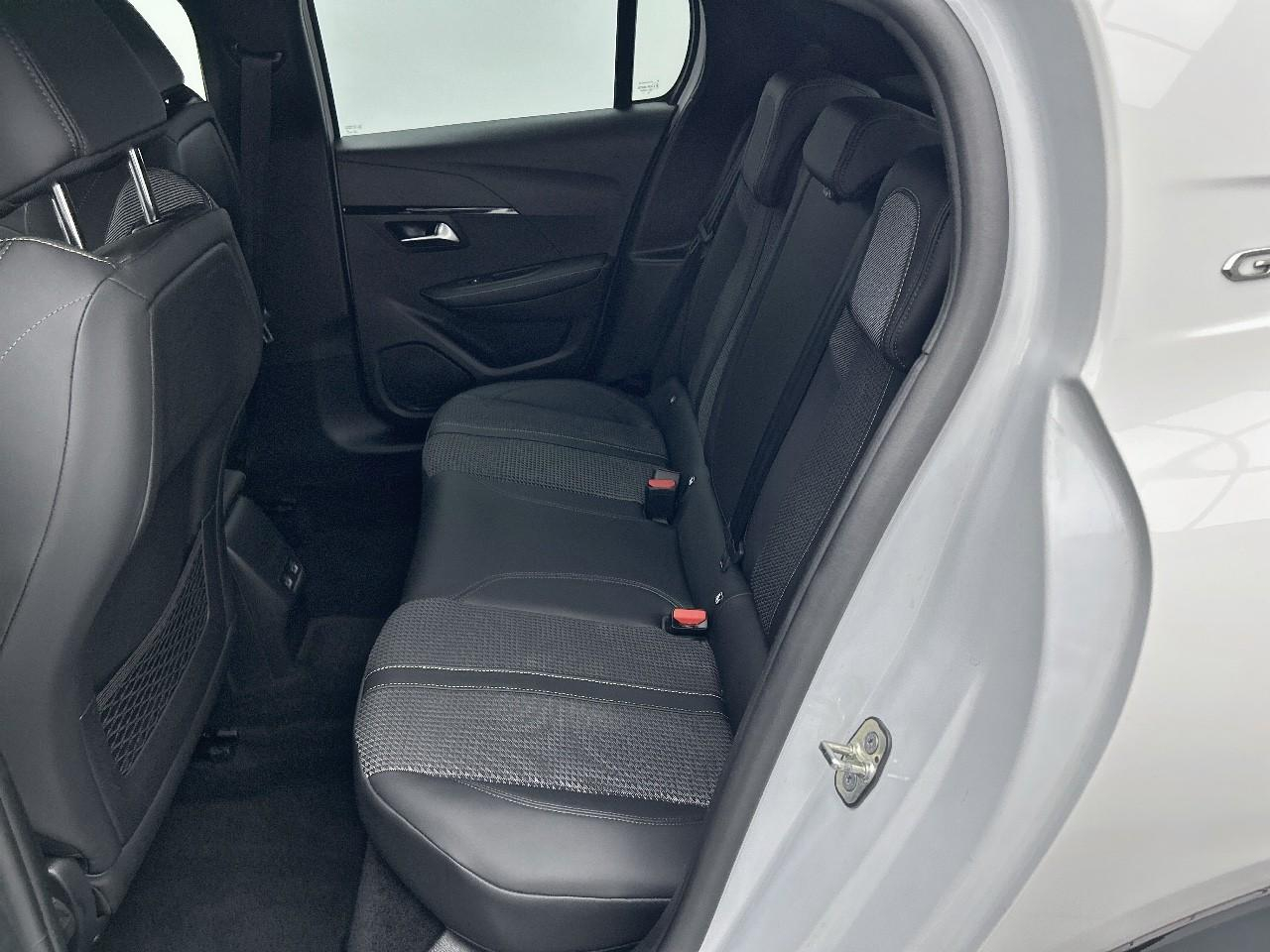 Peugeot 208 puretech 100 s&s bvm6 gt — photo 13
