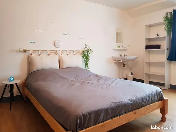 Chambre meublée 25m², bien lire l'annonce