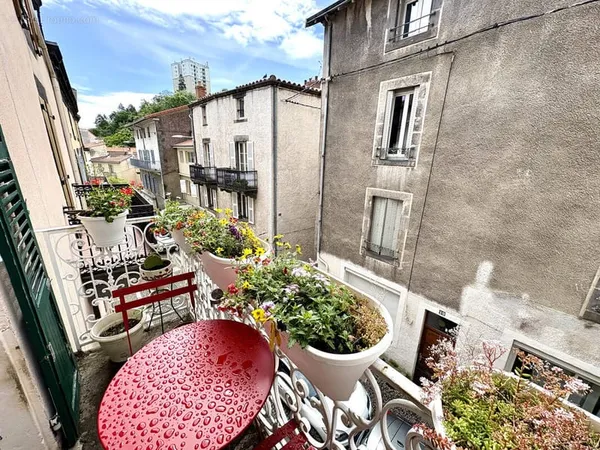 Maison de ville / atelier ou local / balcon / cuvage / royat / centre-ville