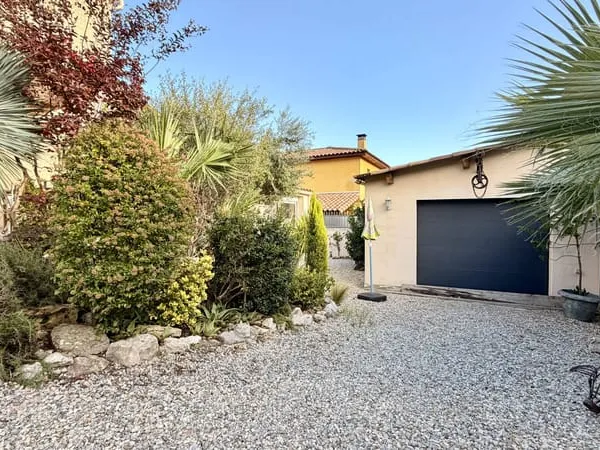 Villa indépendante de 161m2, 2 garages , avec un beau potent