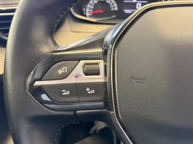 Peugeot 208 puretech 100 s&amp;s bvm6 — photo 21