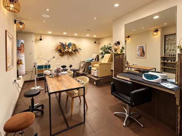 À LOUER - MAISON À USAGE PRO - 214 M²