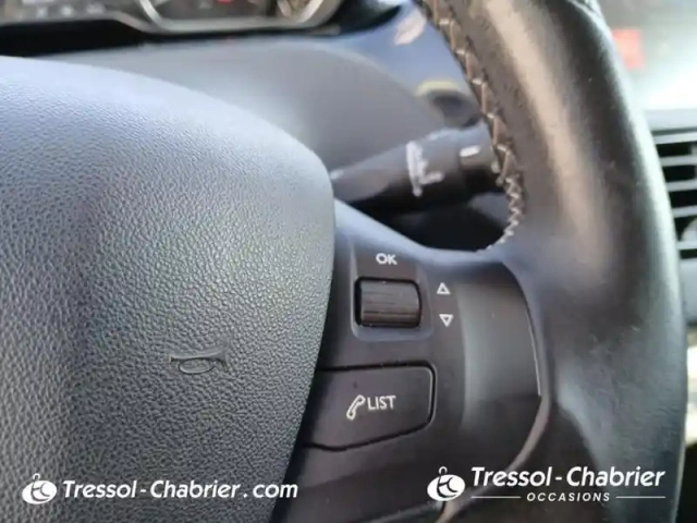 Peugeot 2008 1.2 puretech 110ch s&amp;s bvm5 allure — photo 14
