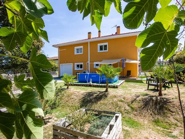 Maison familiale rénovée avec 6 chambres, au calme proche des commerces