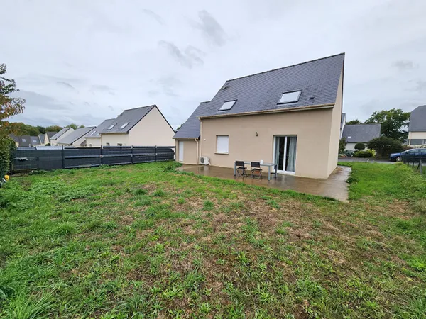 LANVALLAY - 1.5 km Leclerc