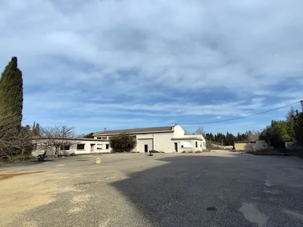 Local commercial 400 m²