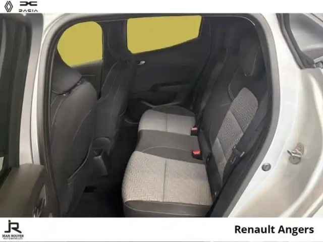 Renault Clio 1.5 blue dci 100ch evolution — photo 4