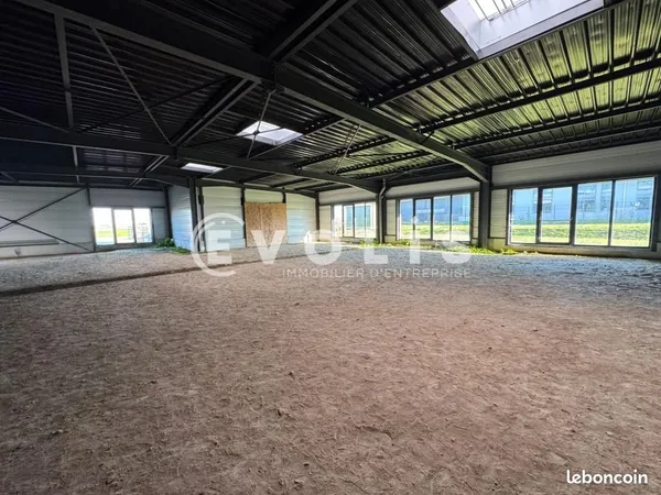 Local commercial 633 m²
