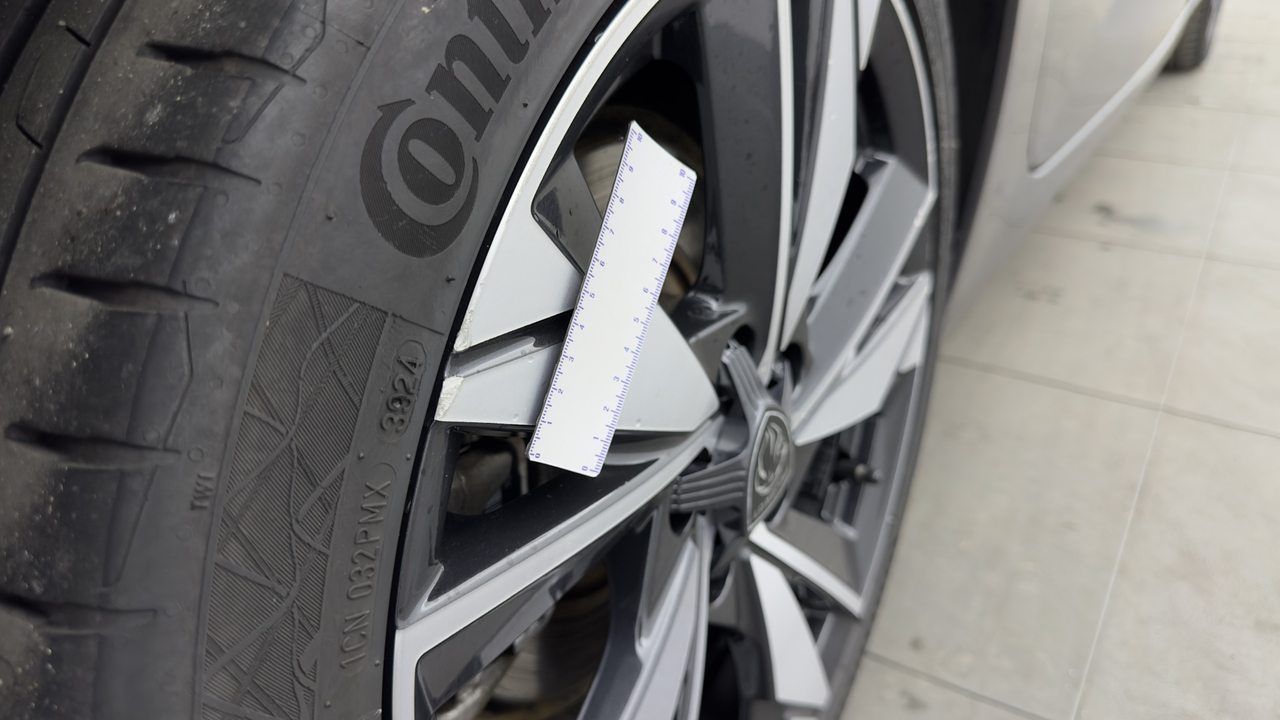 Peugeot 308 SW PHEV 180 e-EAT8 — photo 42