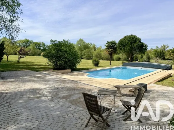 Maison 12 pièces 254 m²