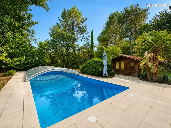 Maison familiale 2002, 4 chambres, piscine, terrain boisé 3500m²