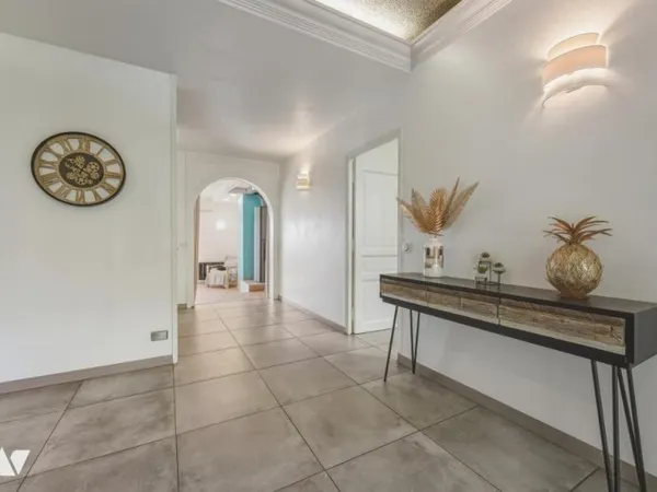 Maison 7 pièces 343 m²