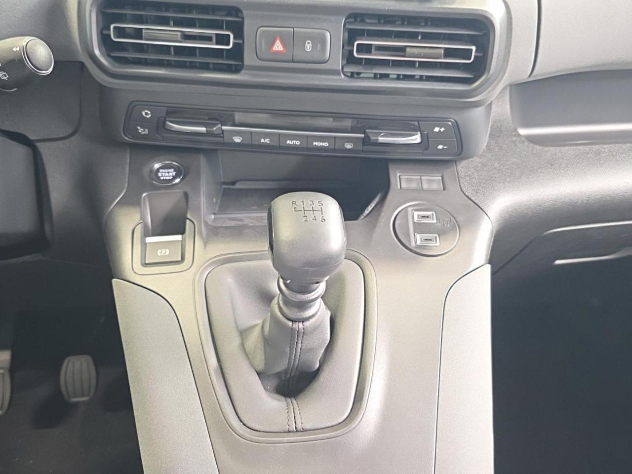 Peugeot Rifter 1.5 bluehdi 100ch allure 5 places (hors malus) — photo 18