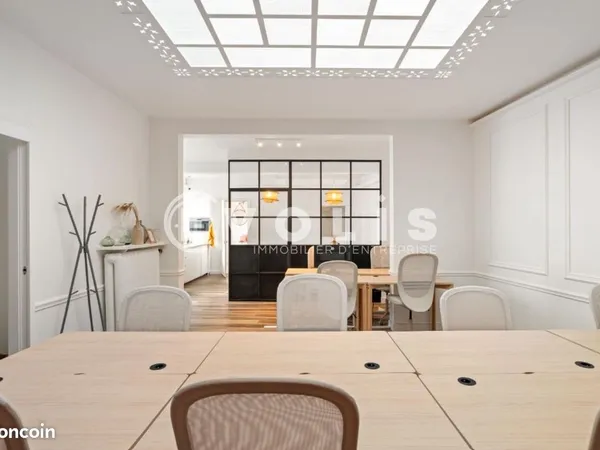 Bureau 130 m²