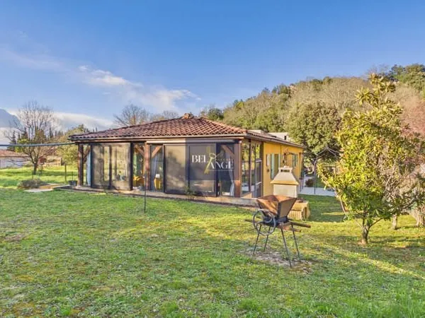 Une maison à vivre, baignée de lumière à Salavas