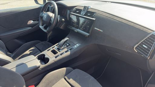 DS DS7 Crossback 2.0 BlueHDi 180 EAT8 - Performance Line + – 2020 – 130464 km – Diesel – Boîte Automatique — photo 28