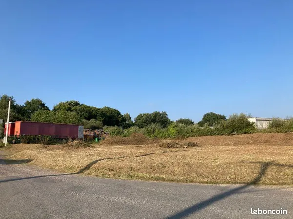 Terrain constructible zone industrielle 1500m2