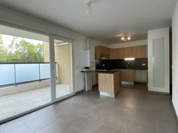 RILLIEUX-LA-PAPE T2 40 M² AVEC TERRASSE ET STATIONNEMENT
