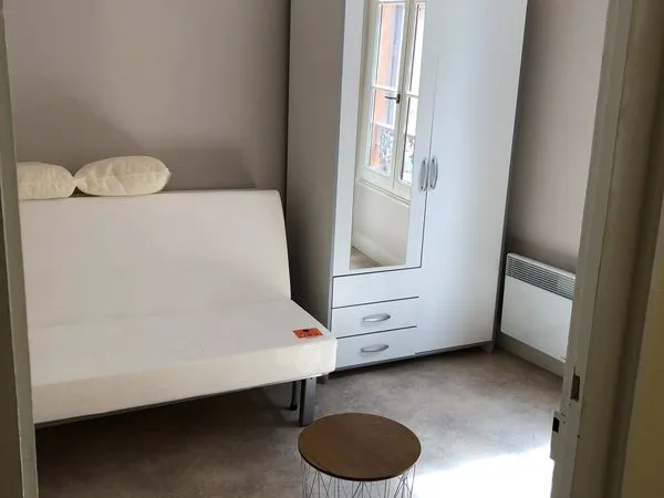 Studio 17 m2 plein centre ville + Machine à laver et sèche linge LIBRE au 10 octobre