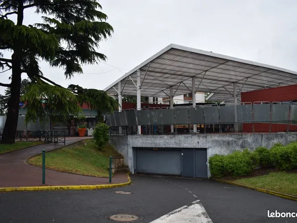 Place de parking 70 /mois - Épine Guyon - Franconville