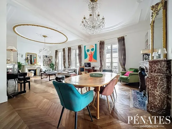 Bel appartement Haussmannien 5 pièces avec balcon