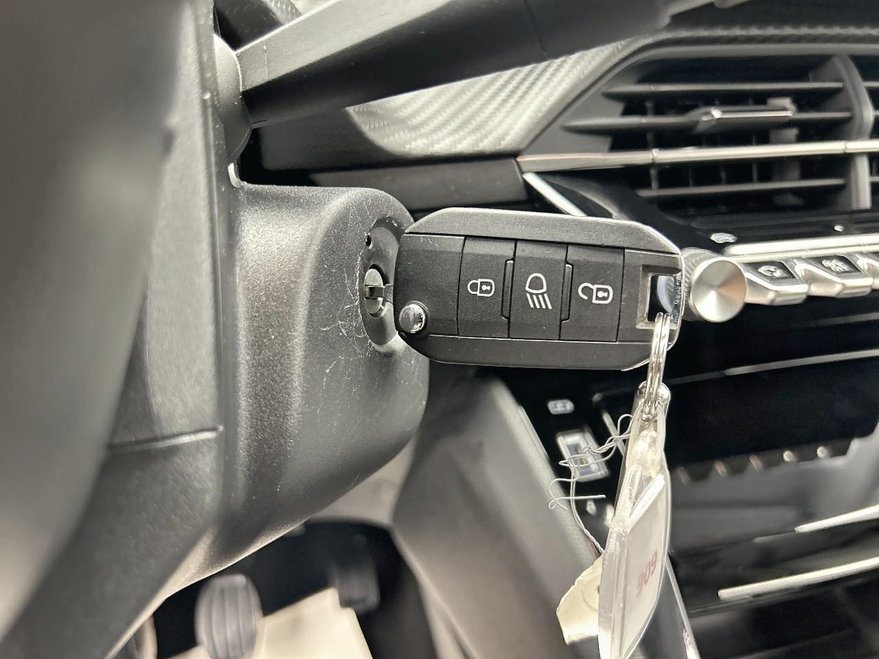 Peugeot 208 100 s&s bvm6 allure — photo 19