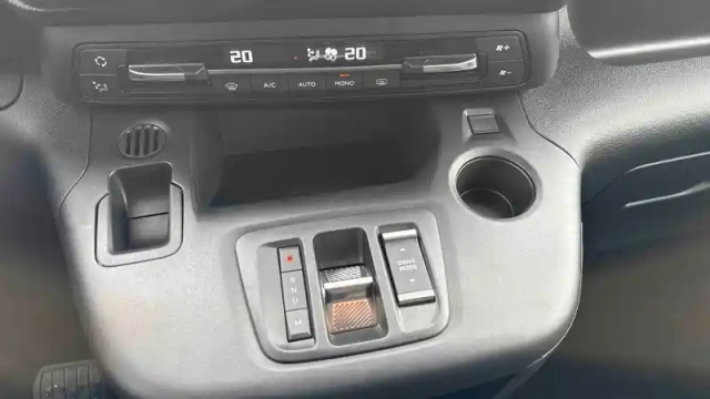 Opel Combo life taille m bluehdi 130 ch s&amp;s eat8 — photo 44