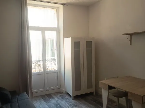 Charmant studio meublé de 20 m² avec balcon et box - Hyper centre de Salon-de-Provence