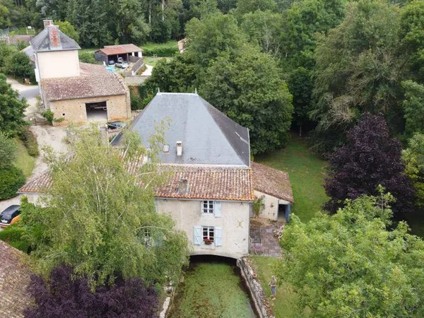 Maison 6 pièces 325 m²