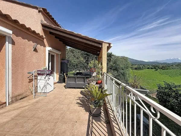 Maison avec appartement principal et dépendance