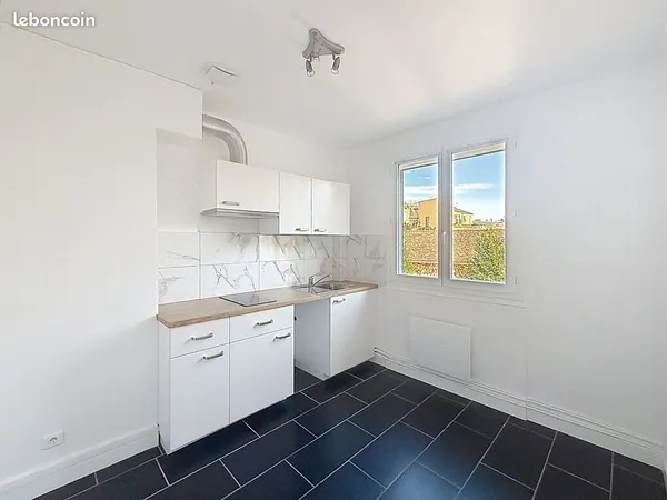 T2 de 33,4 m² au dernier étage avec cave - Noisy-le-Sec - 134 000