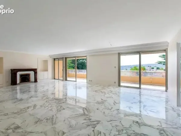 NICE CIMIEZ - Superbe 4 pièces de 153m2 avec solarium de 140 m2,cave et garage