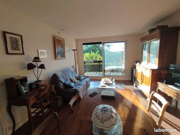 Dans petit immeuble calme et paisible, bel appartement de 3 pièces