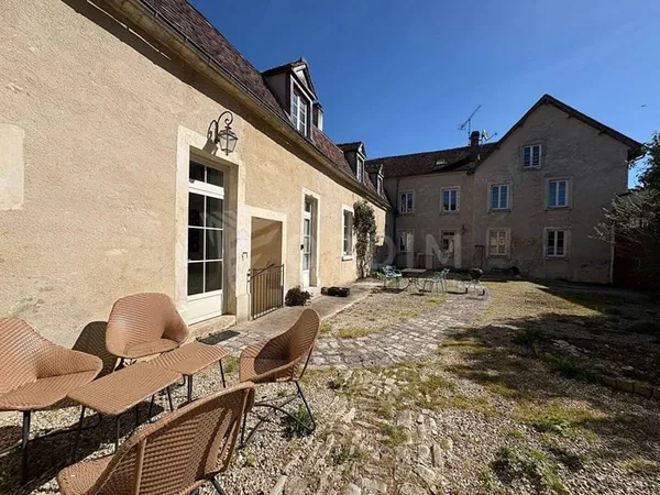 Maison 8 pièces 300 m²