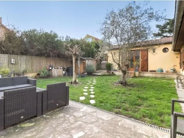 MAISON PLAIN-PIED 160 M2 510.000 eurod La Provence à Livry-