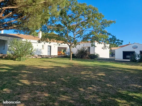 VILLA 214M² Plain pied avec piscine