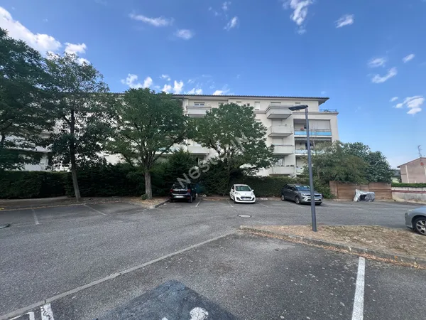 Appartement 2 pièces 50 m² DERNIER ETAGE Au pied TRAMWAY et COMMERCES BLAGNAC