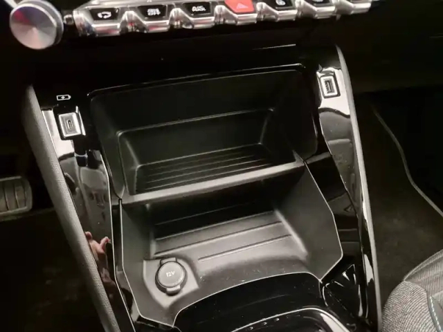 Peugeot 208 electrique 50 kwh 136ch — photo 14